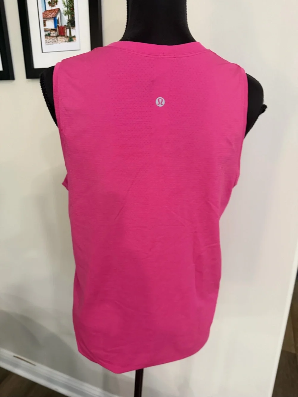 lululemon athletica women’s Sleeveless Crewneck Tank - Hot Pink size8